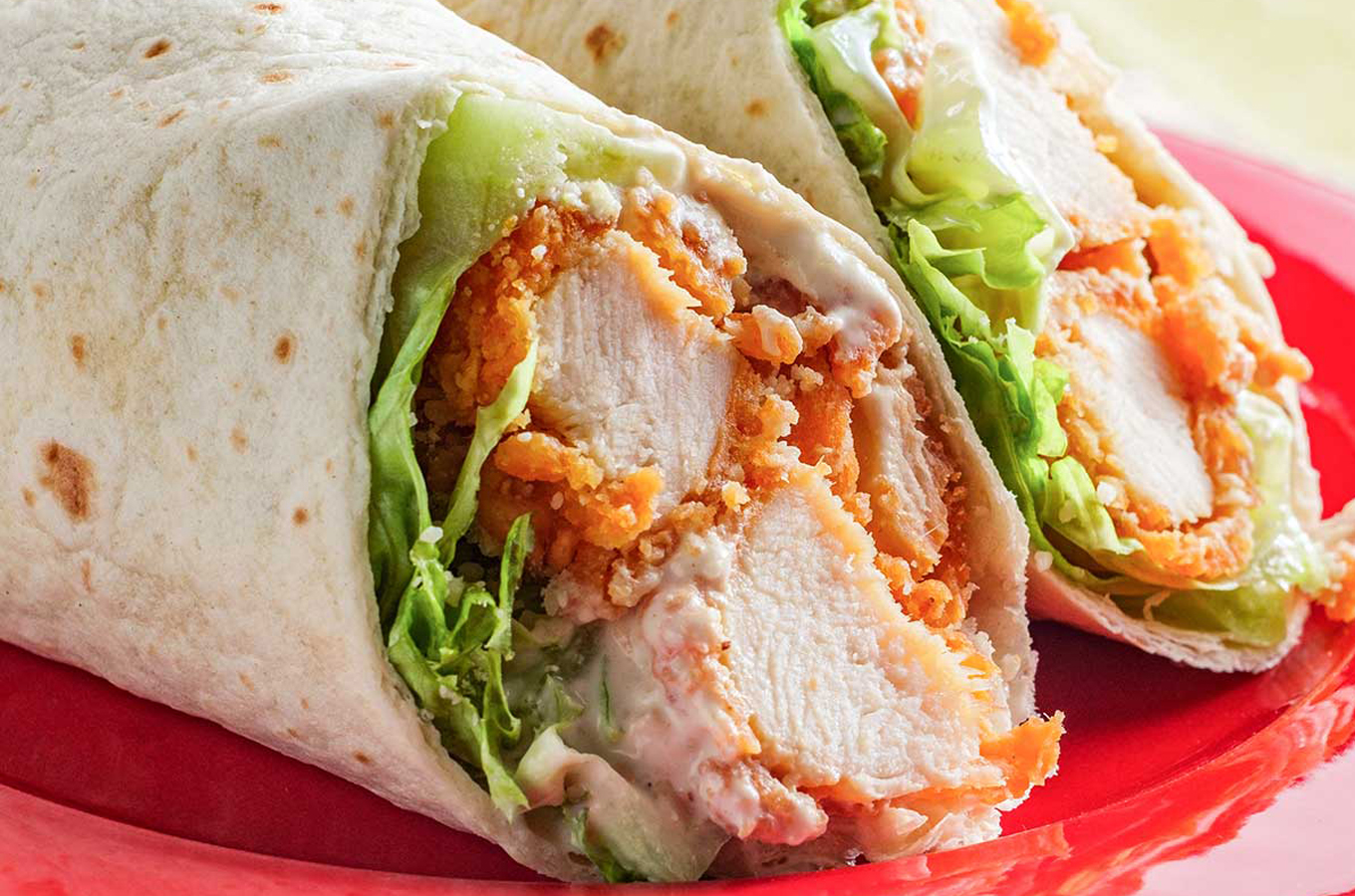 Wraps met krokante kiptenders (kiphaasjes naturel en southern fried)-3.webp